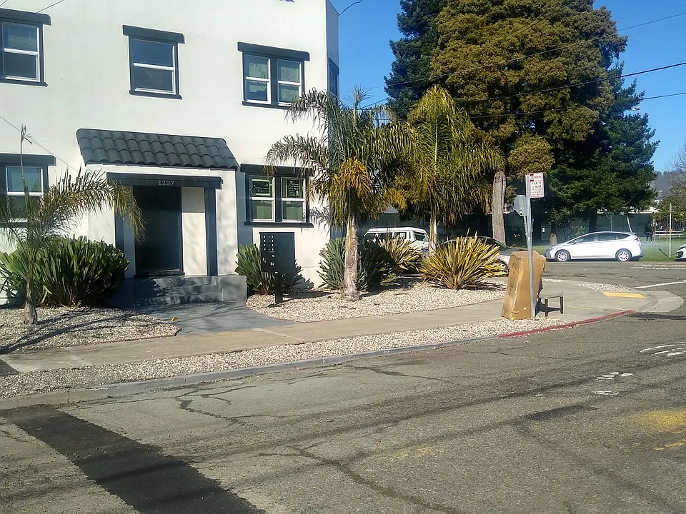 1237 Russell St #5