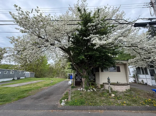 31 Rivermead Blvd, East Hartford, CT 06118
