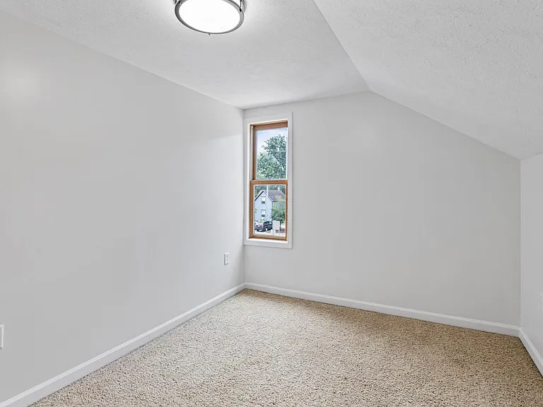 352 Calkins Ave SE — Photo 10