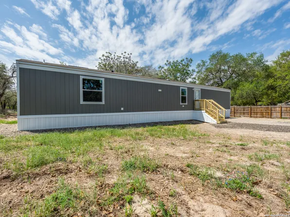 4506 New Mathis, Elmendorf, TX 78112