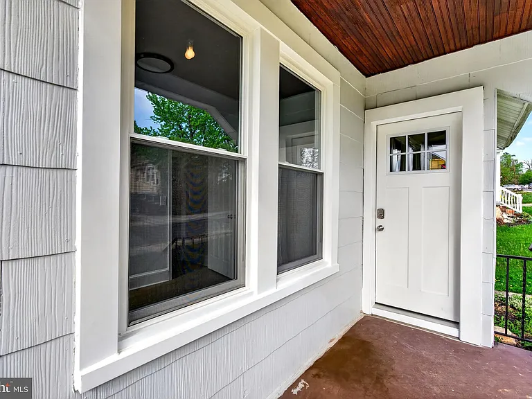 29 W Elm Ave — Photo 2