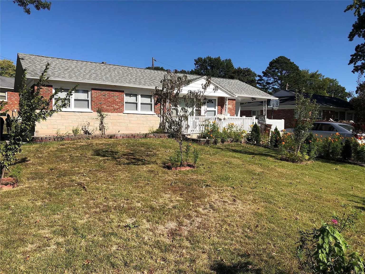 4427 Big Chief Dr photo 1