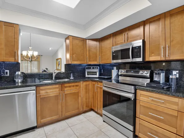 10911 Lake Front Place, Boca Raton, FL 33498