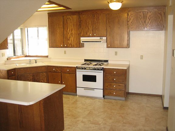 3rd image of 324 E C St
