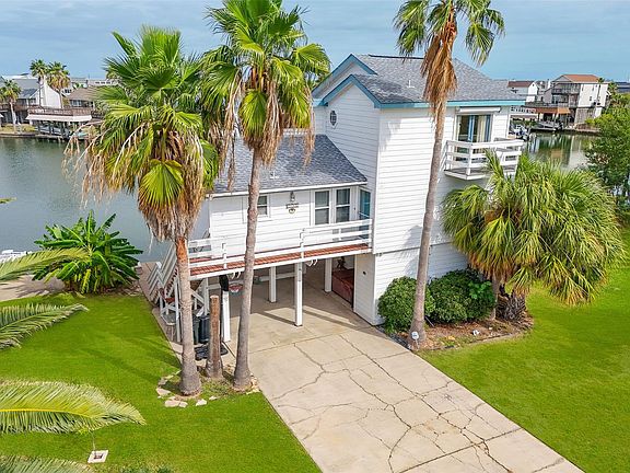 2nd image of 1426 Tiki Dr