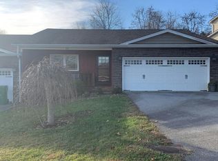 101 Weeping Willow Dr, Abingdon, VA 24210