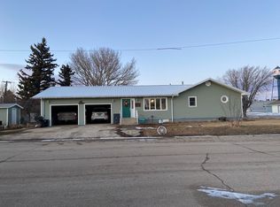 403 West St, Ray, ND 58849