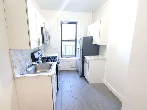 2nd image of 993 Carroll St APT B7