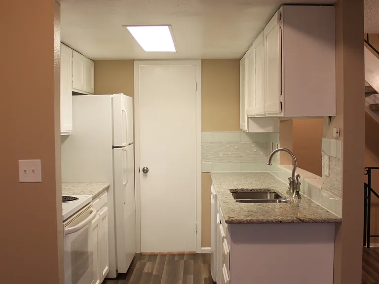 11 Amesbury St #11 — Photo 2