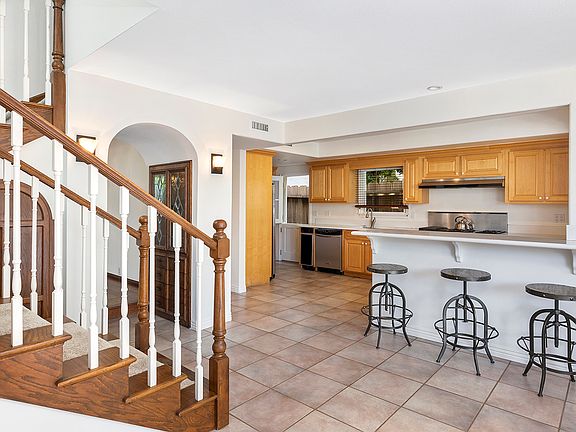3rd image of 317 Poppy Ave