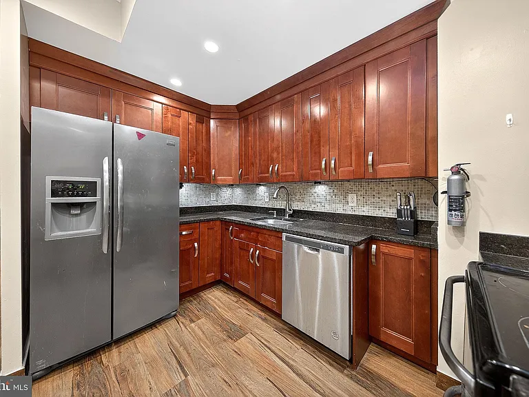 817 6th St NW #B — Photo 32