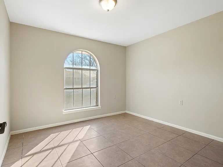 1206 Anetta St — Photo 6