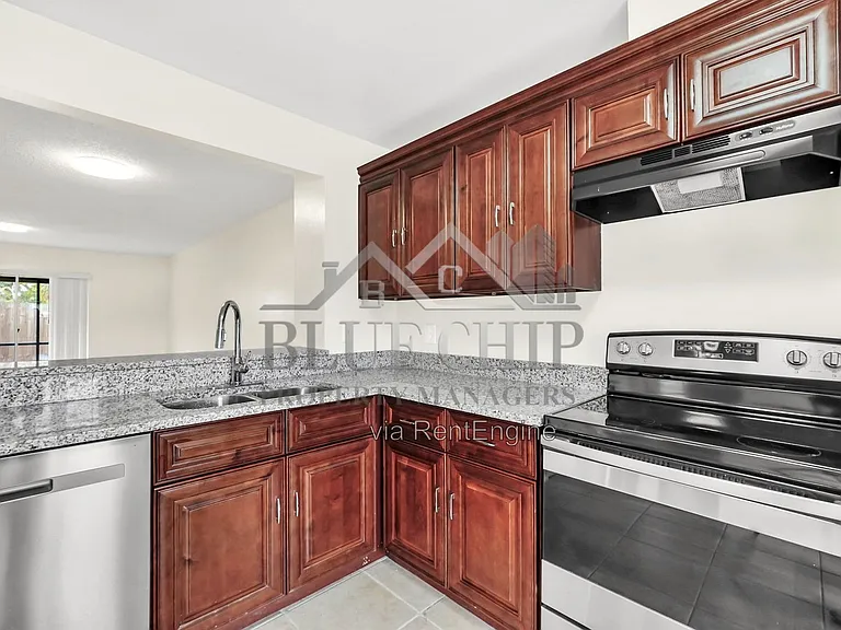 5322 Jade St — Photo 7