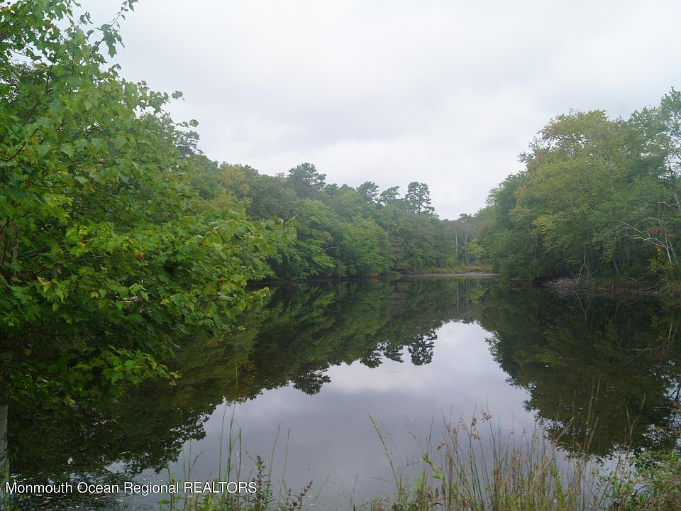 2nd image of 220 Brookville Road