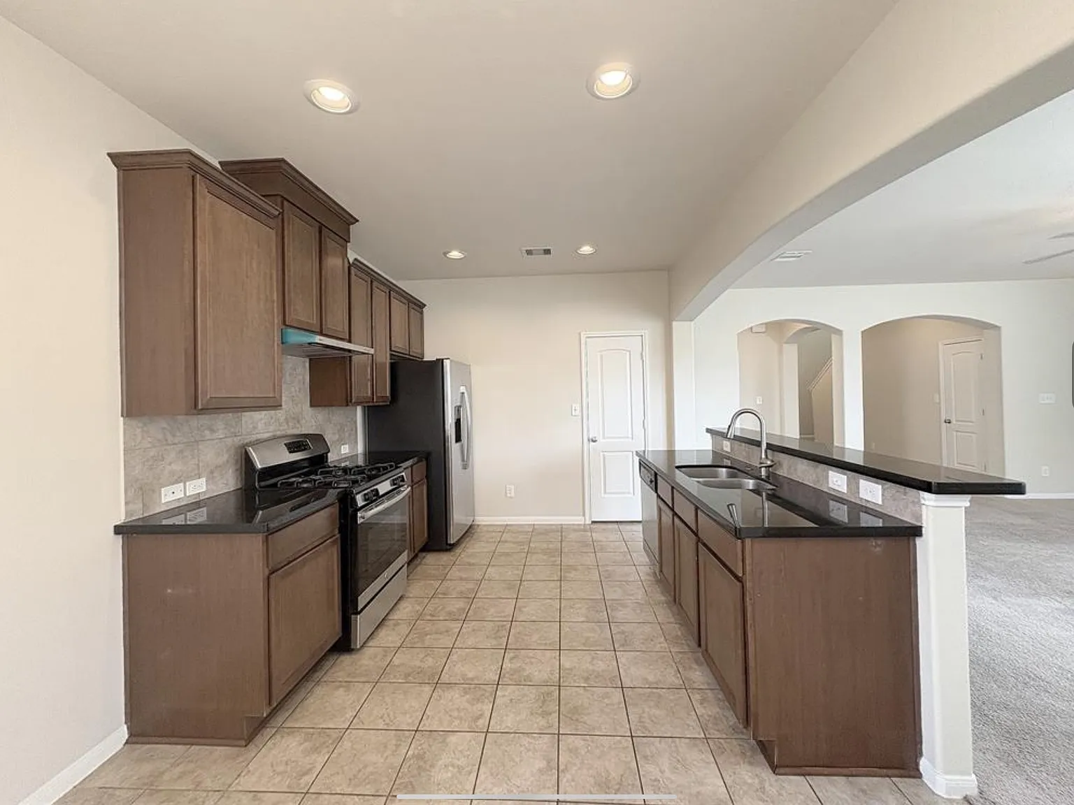 4 bed, 2202 sqft, $2,350 — Photo 3