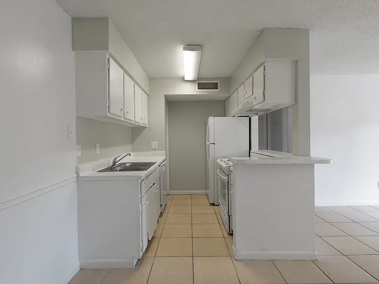 8601 Postwood Cir #101 — Photo 8