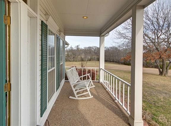 3rd image of 737 Smith Ln