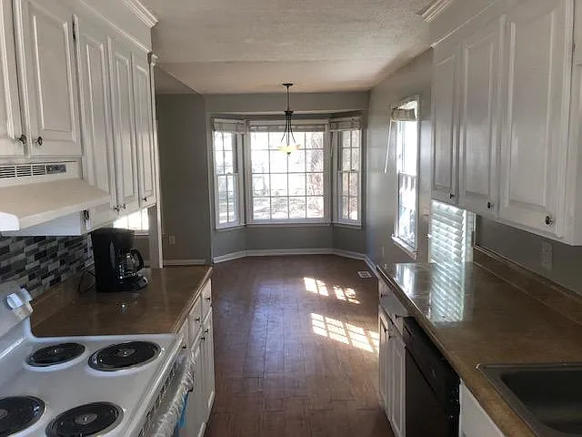 113 N Crossing Dr — Photo 2