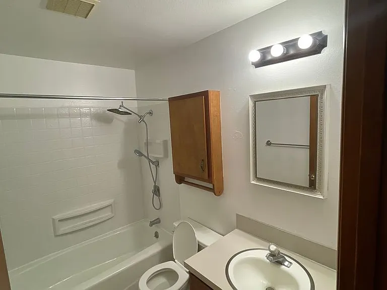 347 SW Ewen St — Photo 8