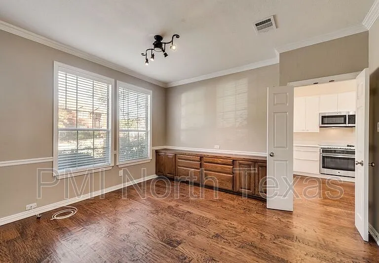 6000 Charleston Dr — Photo 4