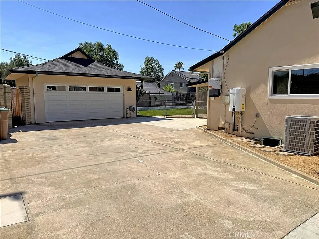 3 bed, 1611 sqft, $4,195 — Photo 3