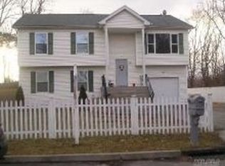 36 Dow St, Central Islip, NY 11722