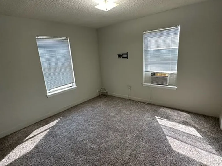 1301 Sewell St — Photo 8