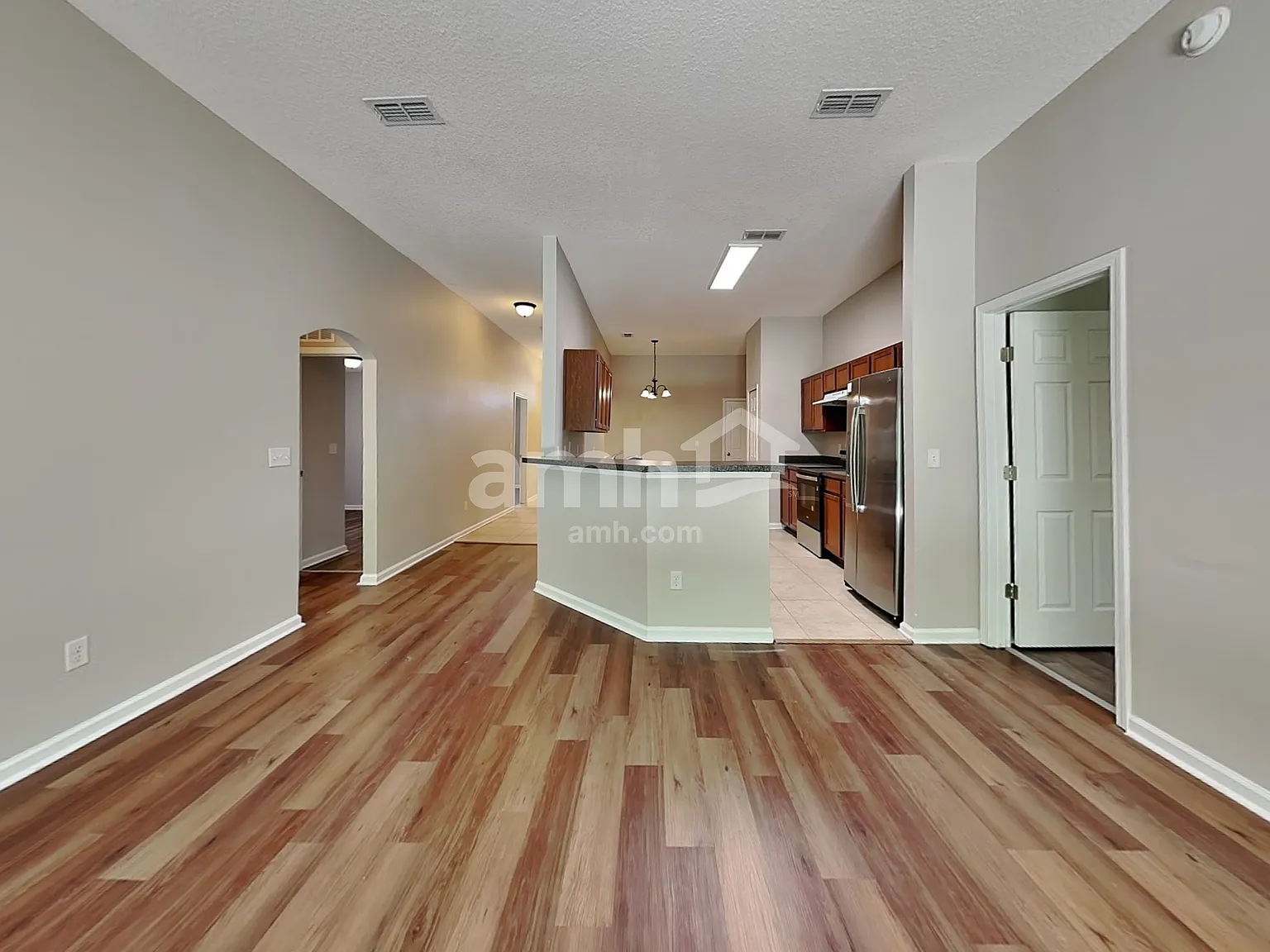 4 bed, 2.0 bath, 1707 sqft, $2,215 — Photo 4