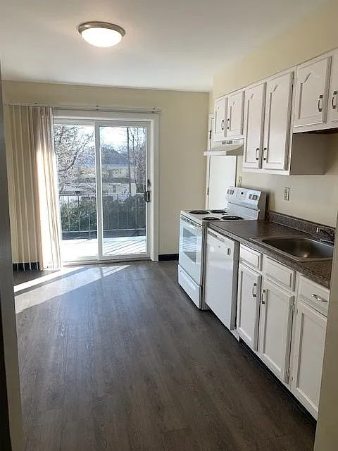 2 bed, $1,400 — Photo 3