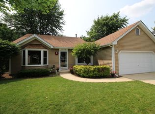 1020 Ridgewood Ln, Crystal Lake, IL 60014