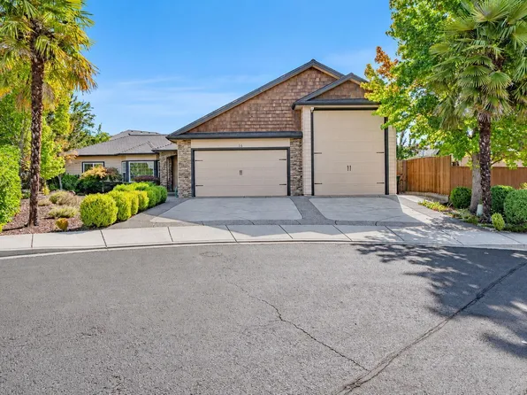 16 Milagros Ct, Eagle Pt, OR 97524