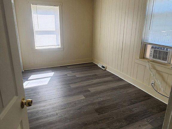 5th image of 397 Oriole Ave
