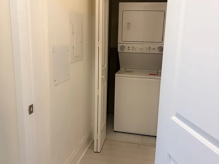 100 Harrison Garden Blvd #423 — Photo 7