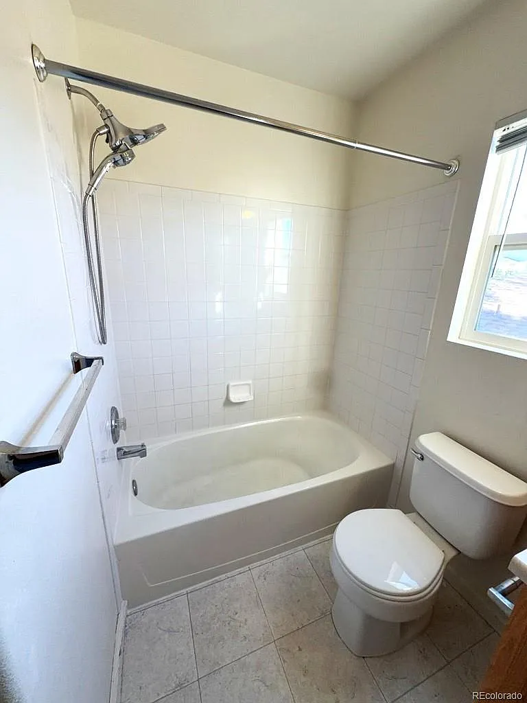 3 bed, 2.5 bath, 1730 sqft, $2,495 — Photo 4