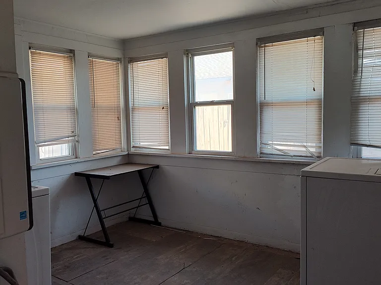 323 S West St — Photo 5