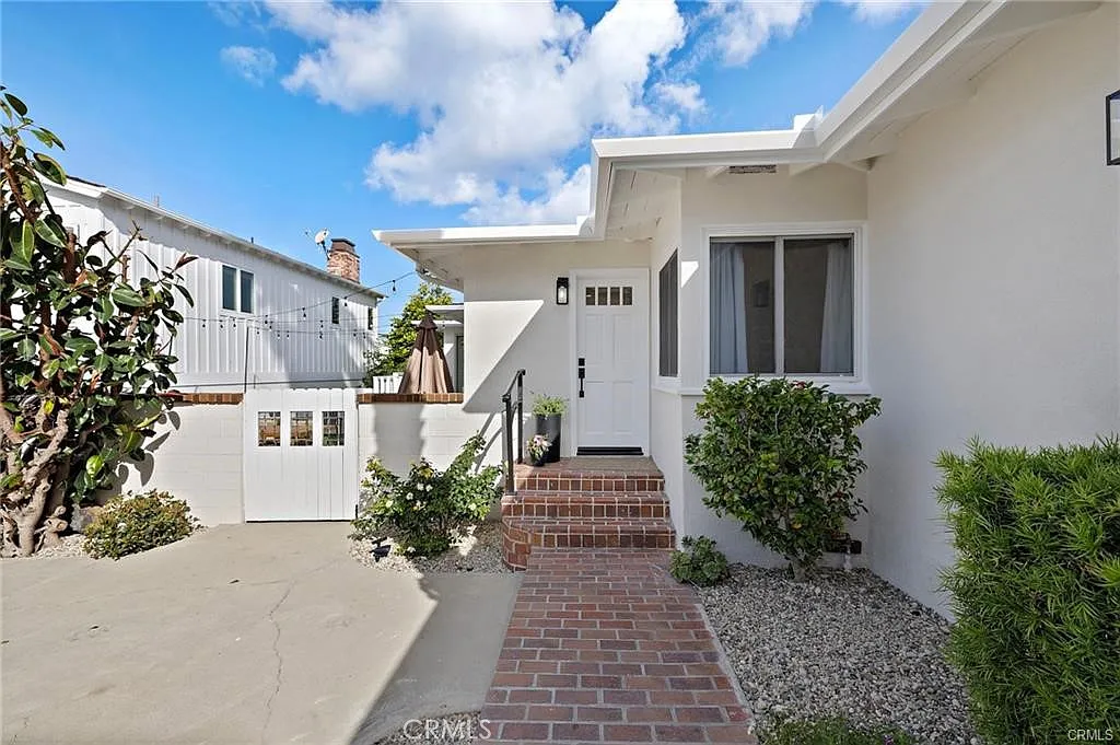 2 bed, 1014 sqft, $9,400 — Photo 4
