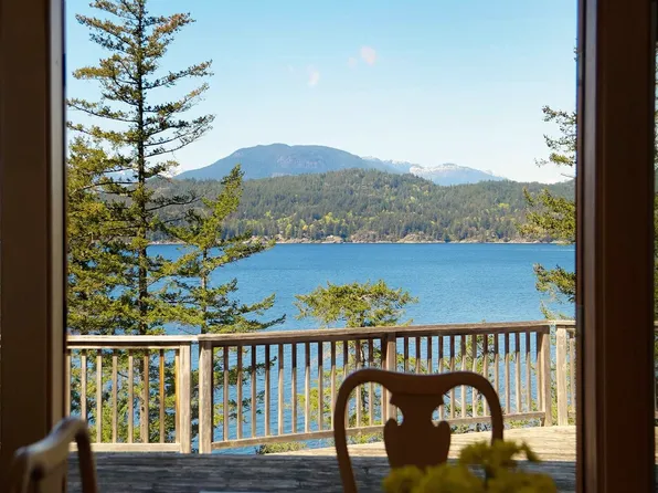 520 Smugglers Cove Rd, Bowen Island, BC V0N 1G1