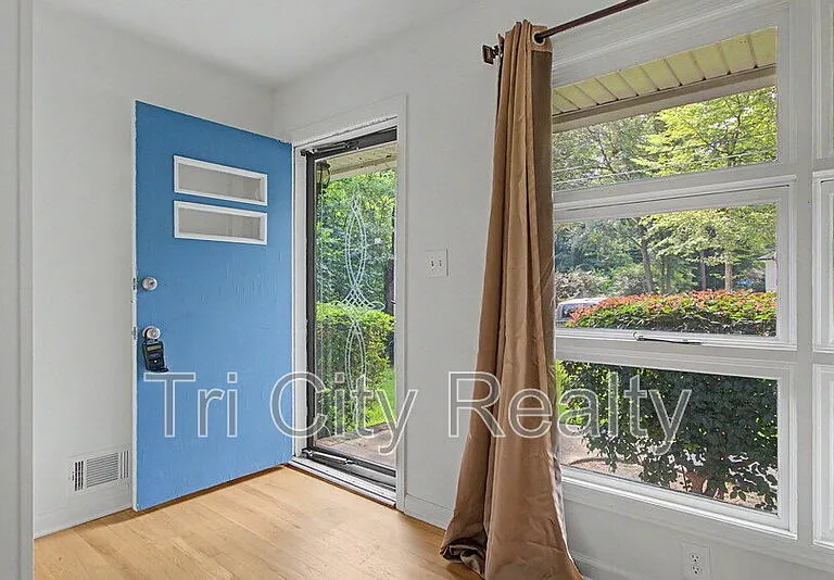 212 Hilltop Dr — Photo 10