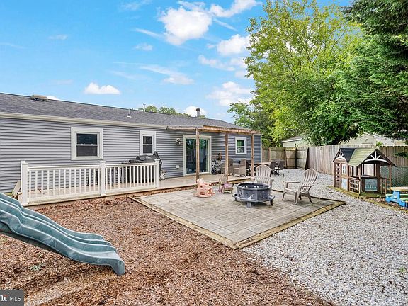 3rd image of 7 Spruce Dr