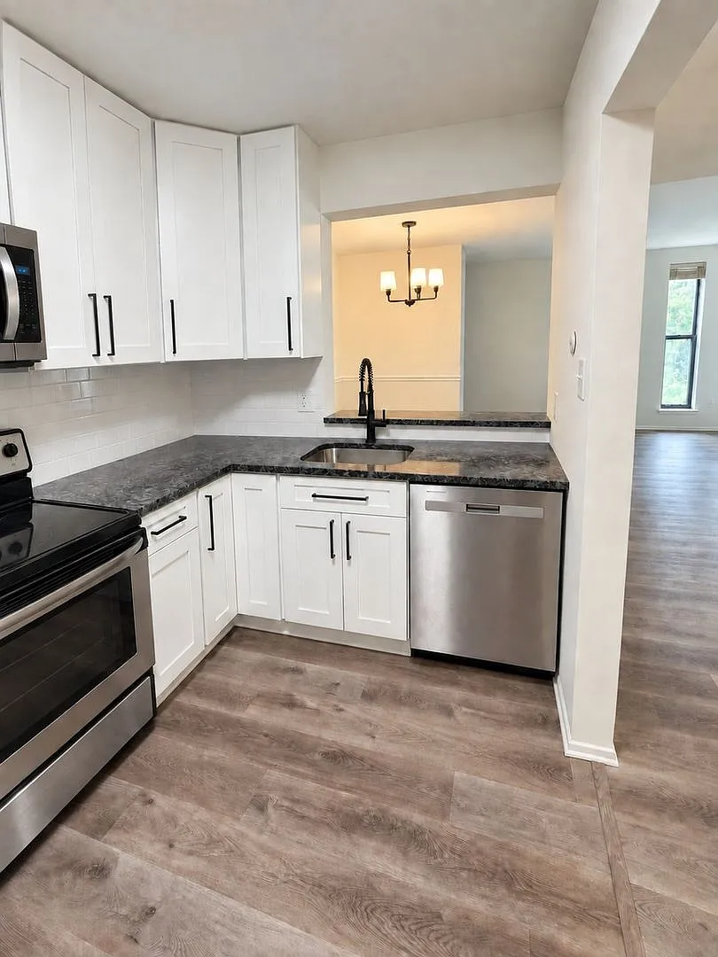 Renovated 2BR Condo in Maple Shade — Photo 1