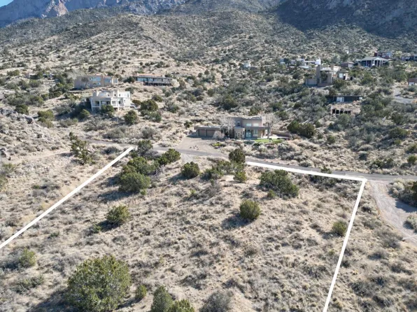 28 Tierra Monte Dr NE, Albuquerque, NM 87122