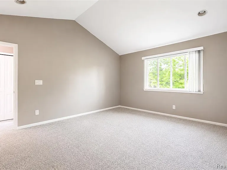 22733 Coachlight Cir — Photo 27