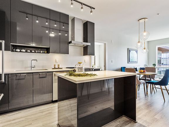 4th image of 1768 Gilmore Ave #404