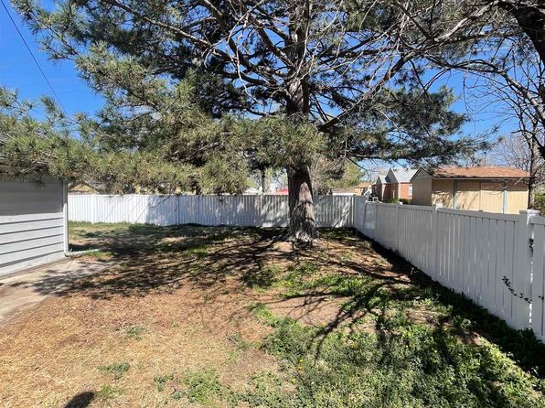 859 E 2nd St, Russell, KS 67665