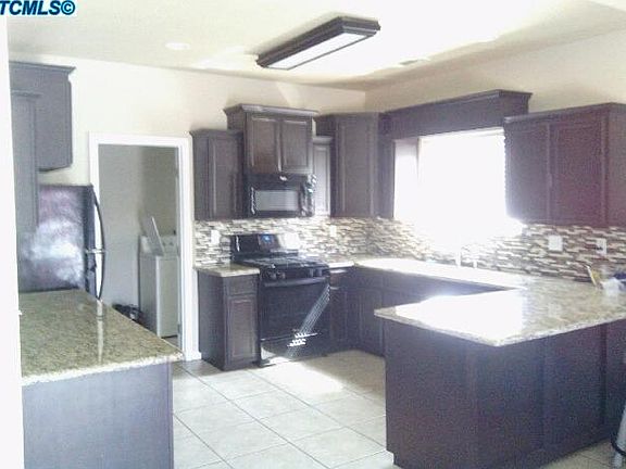4th image of 1021 E Tulare Ave