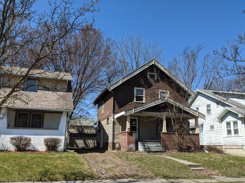 2nd image of 1723 Joffre Ave