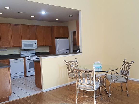 4th image of 51 Goldcrest Dr