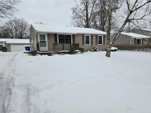694 Summit Rd, Ravenna, OH 44266