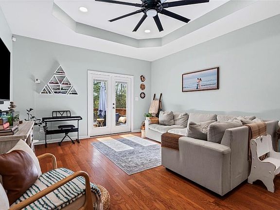 3rd image of 1218 Stratford Ct S