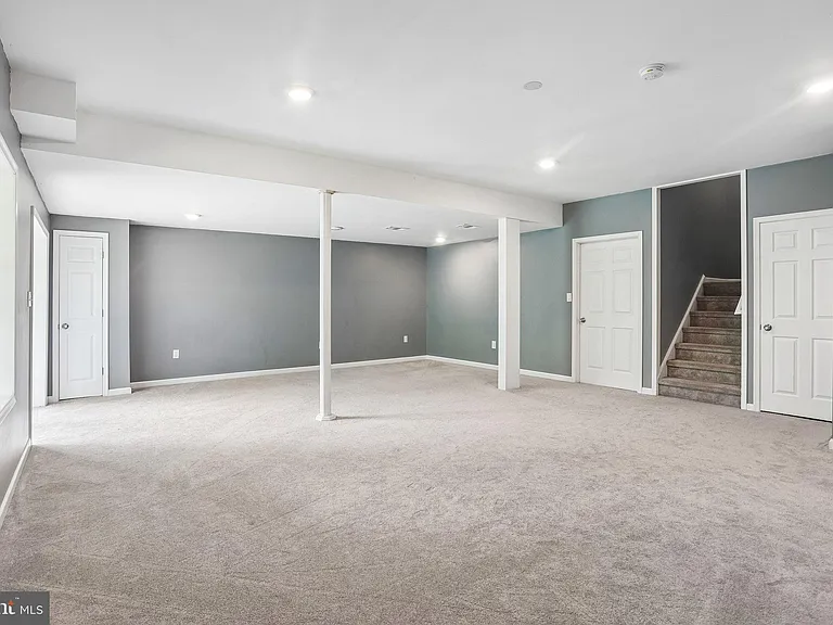 427 Green Meadow Dr — Photo 45